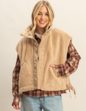 Load image into Gallery viewer, Oversized Sherpa Vest