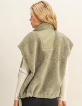 Load image into Gallery viewer, Oversized Sherpa Vest
