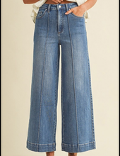 Load image into Gallery viewer, Medium Wash Wide Leg Jeans