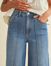 Load image into Gallery viewer, Medium Wash Wide Leg Jeans