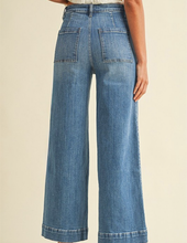 Load image into Gallery viewer, Medium Wash Wide Leg Jeans