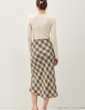 Load image into Gallery viewer, Plaid Flowy Midi Skirt
