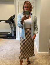 Load image into Gallery viewer, Plaid Flowy Midi Skirt