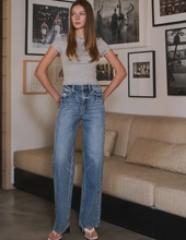 Load image into Gallery viewer, 90&#39;s High Rise Wide Jeans

