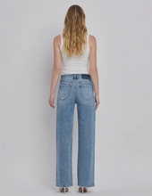 Load image into Gallery viewer, 90&#39;s High Rise Wide Jeans
