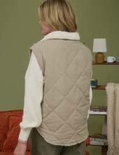 Load image into Gallery viewer, Quilted Fleece Lined Vest
