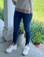 Load image into Gallery viewer, KanCan Dark Skinny Jeans
