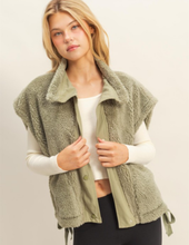 Load image into Gallery viewer, Oversized Sherpa Vest

